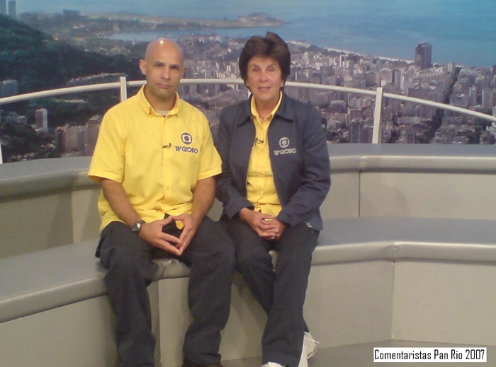 Maria Esther Bueno e Sidnei Dal Rovere nos estúdios da TV Globo, em 2008, ambos comentaram os jogos Olímpicos de Pequim. Foto Arquivo pessoal Sidnei Dal Rovere. 