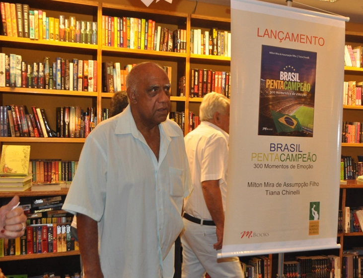 Na noite de 18 de fevereiro de 2014, no lançamento do livro Brasil Pentacampeão, na Livraria Cultura do Conjunto Nacional. Foto: Marcos Júnior/Portal TT