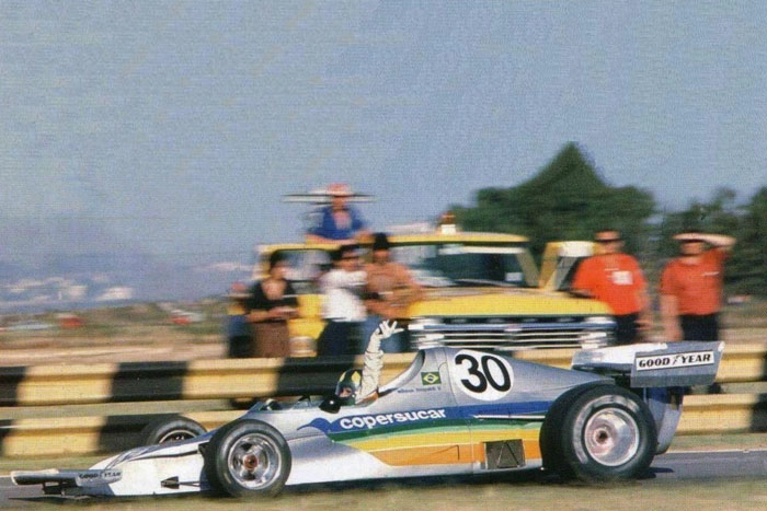 Em 12 de janeiro de 1975, na estreia do FD 01, primeiro carro da equipe Fittipaldi, no Grande Prêmio da Argentina. Wilsinho largou na 23ª posição e abandonou após 12 voltas, por conta de um acidente. O carro tinha um desenho bastante inovador para a época, com a traseira totalmente carenada e saídas de escapamento diferentes das utilizadas pelas outras equipes
