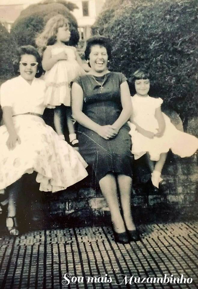 Anos 50 em Muzambinho-MG: Neusa Chame, Lenice Chame Magnoni, Dona Nádia e Sandra