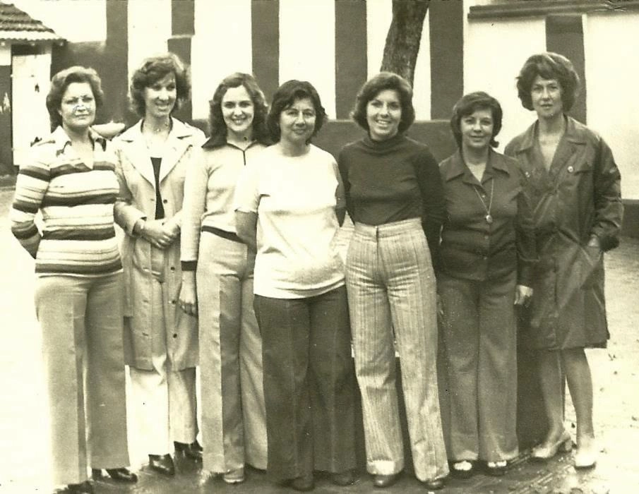 Professoras de Muzambinho nos anos 70: Zezé Machado , Regina Varoni , Izilda Bueno, Ássima Dipe, Laliza Viola, Cleuza Poli e Maria José Antinori. Foto: soumaismuzambinho.com.br