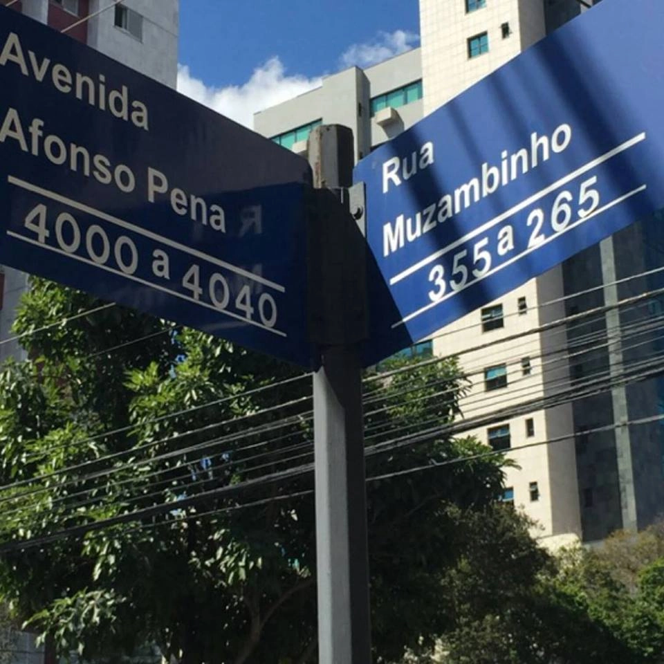 Opinião de Milton Neves sobre este cruzamento em Muzambinho-MG. `Este é o mais importante cruzamento do mundo. Goleia até a São João com Ipiranga, em São Paulo e a 3ª Avenida com 61, em Manhattan-New York´