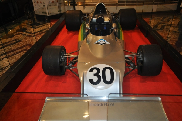 Copersucar FD-01, primeiro carro de Fórmula 1 construído pela equipe Fittipaldi, na 5ª edição do Velocult, em 17 de março de 2014,no Conjunto Nacional, na Avenida Paulista. Foto: Marcos Júnior/Portal TT