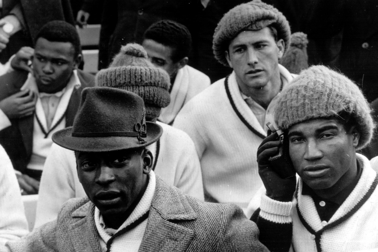 Foto incrível da Copa de 1962 - Atrás, da esquerda para a direita, aparecem Coutinho, Mengálvio e Bellini. À frente, o elegante Pelé e Jair Marinho 