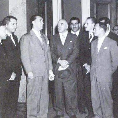 Políticos de Muzambinho-MG no Rio de Janeiro no início dos anos 50 em visita ao presidente JK. No centro, JK e Lauro Campedelli (pai de Marino Campedelli). O último, da esquerda para a direita é Almíriio Borelli