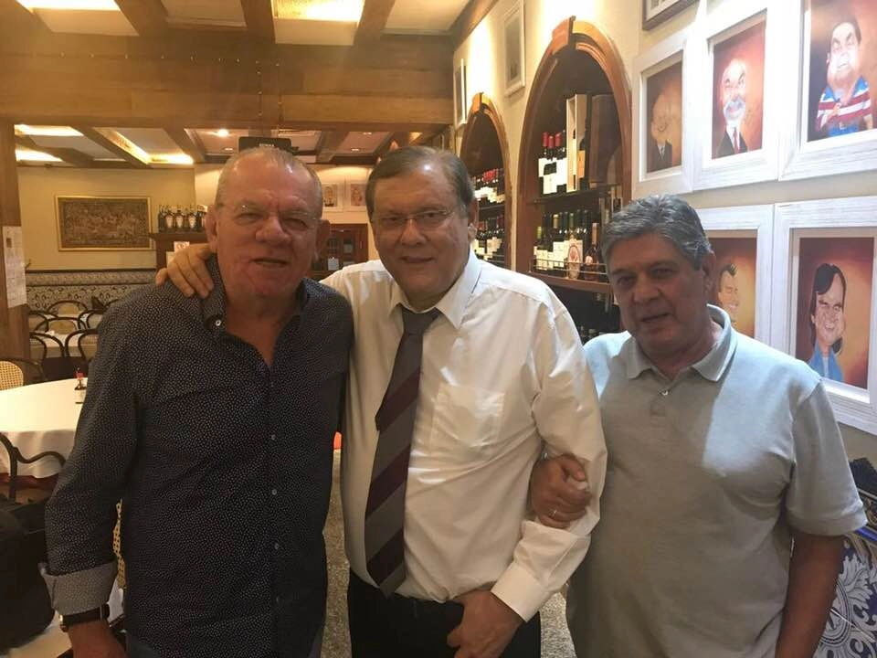 O trio de muzambinhenses João Mula, Milton Neves e Wellington de Oliveira em 25 de março de 2018 no Lellis Trattoria da Alameda Campinas