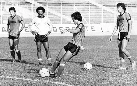 Treino fo Flamengo, em 1981: Baroninho, Júnior, Tita e Leandro