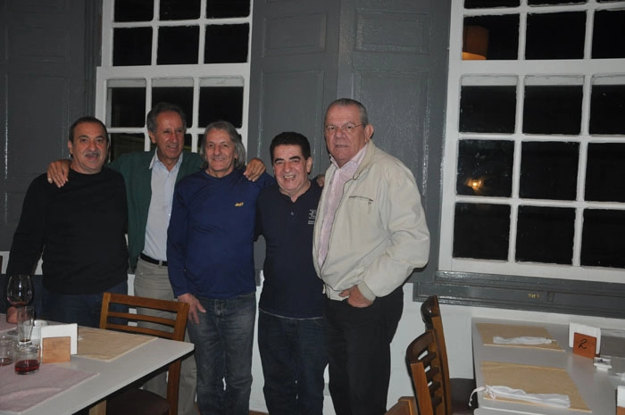 Em 07 de setembro de 2013, os amigos reunidos. Da esquerda para a direita: Cláudio Portugal, Marco Antonio Vilas Boas, Ruy Evilásio (o Ruy Cabeludo), Nenzinho e João Mula. Foto enviada por Cláudio Portugal