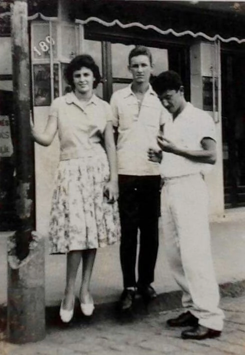 Amigos muzambinhenses em 1962:Jeanete Cerávolo, Celio Sérgio Cabral e Paulo Henrique Machado (o Paulinho do Hotel). Foto: arquivo pessoal de Célio Sérgio Cabral