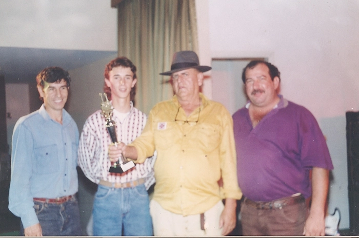 De camisa amarela e chapéu, João Batista da Silva, o famoso apresentador sertanejo 