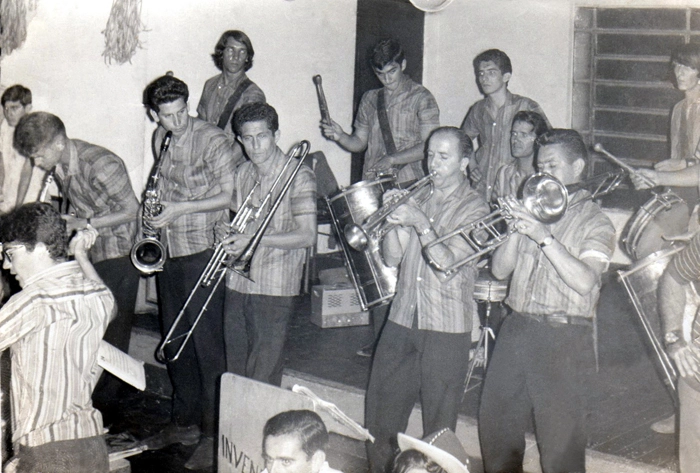 Conjunto animando o carnaval de Muzambinho