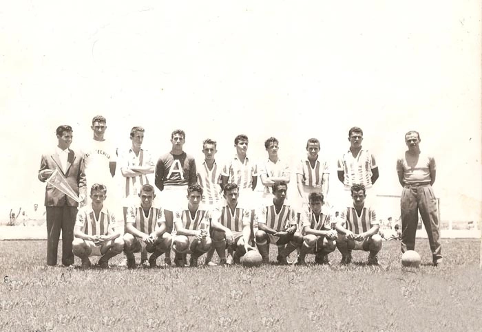 Time da Escola Agrotécnica de Muzambinho-MG. O placar foi uma goleada: Escola Agrotécnica 6 x 1 Machado. Em pé, da esquerda para a direita: Alencar, J. de Paula, Falcucci, Jack Militelo (goleiro), Leon, Marinho, Laércio Salomão (o Lezinho), Genari, Jair e Márcio Vieira Gomes (o Delega). Agachados: Waldemar, Jarbas, Suzano Morato, Corote, Adão, Manoel (Bigode) e Pedro Cartucheira