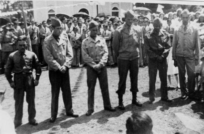 Homenagem aos pracinhas que participaram da 2ª Guerra Mundial, em manhã de festa na Praça Pedro Alcântara Magalhães. Foto: arquivo da Prefeitura Municipal de Muzambinho-MG