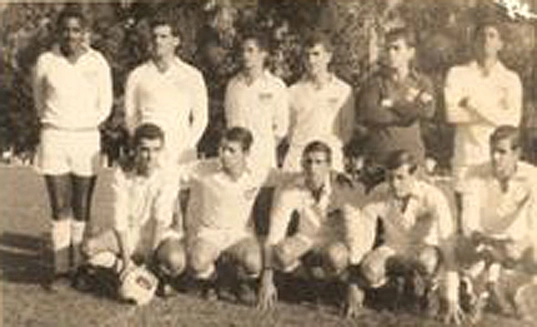 O time do Muzambinho Futebol Clube na década de 60. Em pé, da esquerda para a direita: Camila, Mixirica, Lezinho, Alucio, Bragão e Zé Sprita. Agachados: Cavadeira, Ditinho, Jairo, Cesar Bianchi e Pininho. Foto enviada por Celio Sales