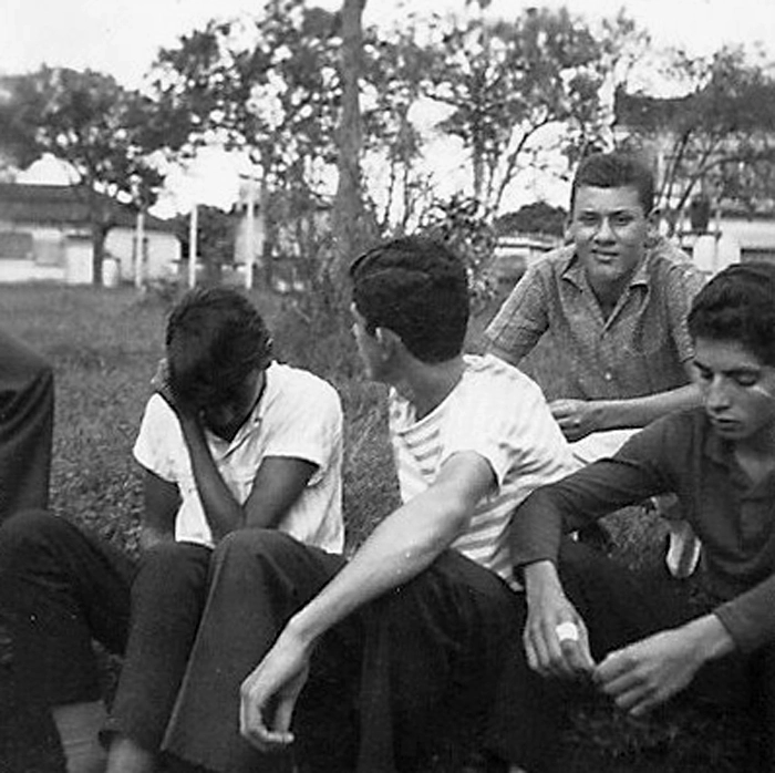 Da esquerda para a direita, o cantor Rui Evilásio Rodrigues (o Rui Cabeludo), João Batista Benetti (o João Mula), Milton Neves e Roberto de Araújo (o Nenzinho, que mora em Piumhi-MG). Foto enviada por Sueli Vieira Campos dos Reis