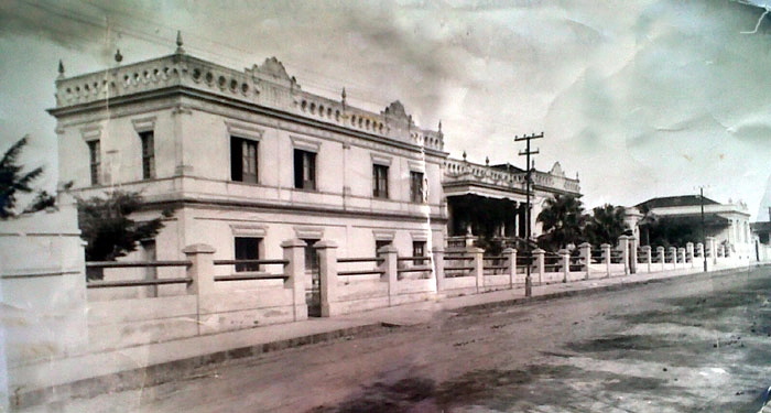 O Seminário de Muzambinho-MG, hoje só saudade. Foi vendido pelos padres e derrubado na praça dos Andradas. Foto Enviada por Célio Sales