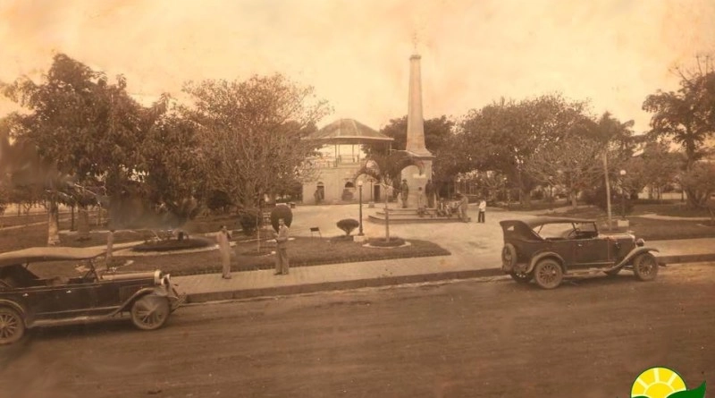 Charme da Praça dos Andradas na década de 1920. Foto: soumaismuzambinho.com.br