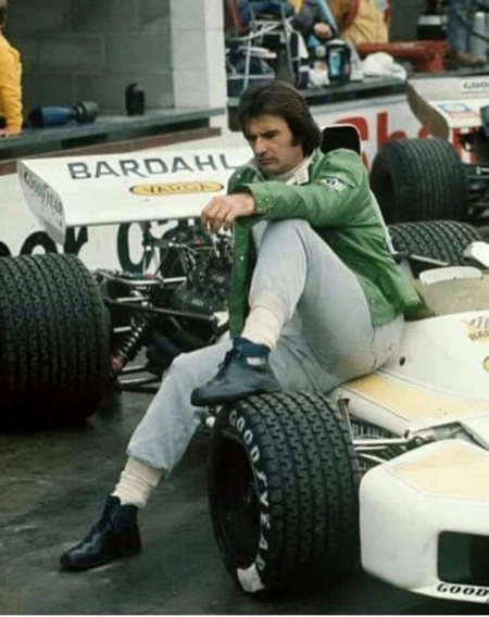 Em 1972, seu ano de estreia na F1, aguardando a hora de ir para a pista com sua Brabham-Ford, modelo BT34. Foto: arquivo pessoal de Wilsinho Fittipaldi