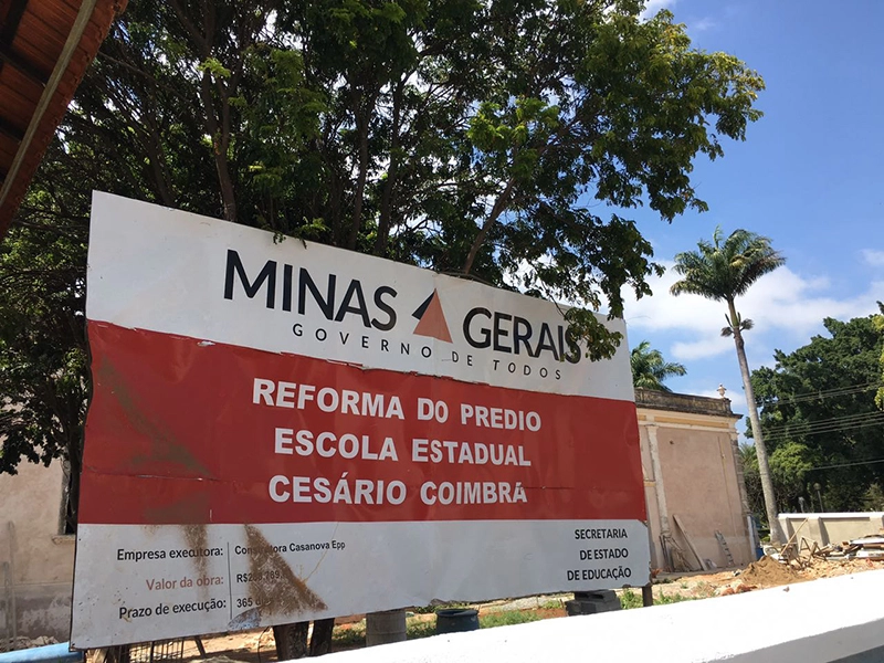 Grande reforma da Escola Estadual Professor. Salatiel de Almeida de Muzambinho-MG recupera a beleza do prédio estudantil, no ano de 2016. Foto enviada por Natan