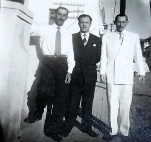 Familiares de Milton Neves na década de 1950 em Muzambinho-MG. Da esquerda para a direita, os tios Dacio e Torres e o pai Milton, que morreu em 14 de setembro de 1960. Foto: arquivo pessoal de Milton Neves