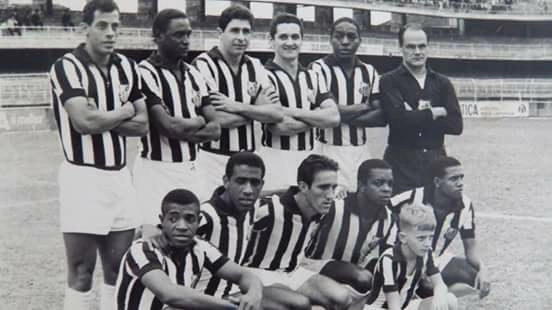 Santos na Vila Belmiro na vitória de 5 a 1 sobre o Noroeste, no dia 7 de agosto de 1966. Em pé: Carlos Alberto, Haroldo, Mauro, Orlando, Joel Camargo e Laércio. Agachados: Dorval, Mengálvio, Toninho, Lima e Abel