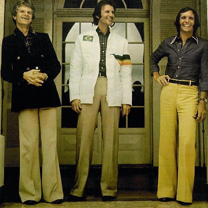 O trio da equipe Copersucar-Fittipaldi em 1976, elegantemente trajado. Ingo Hoffmann, Wilsinho Fittipaldi e Emerson Fittipaldi. Foto: arquivo pessoal de Ingo Hoffmann