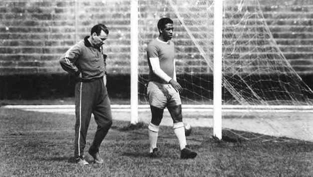  Técnico Carlos Froner e o craque Mengálvio. Foto: reprodução