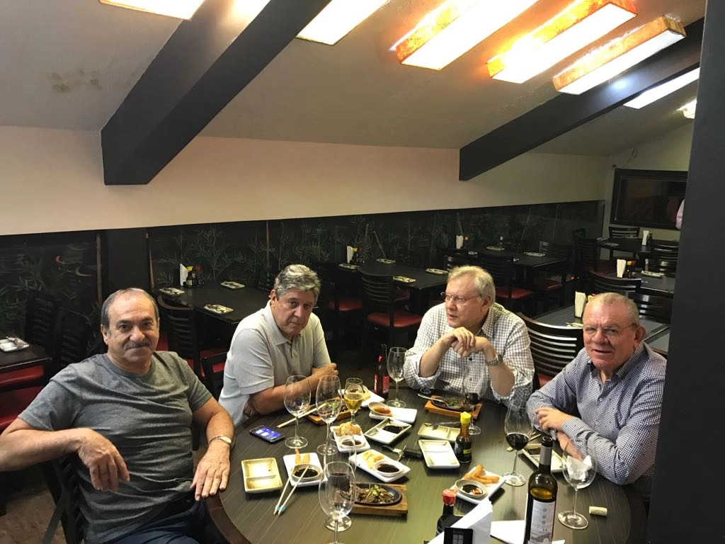 No restaurante japonês Shinkai, no dia 27 de maio de 2017. Da esquerda para a direita, Cláudio Portugal, Wellington de Oliveira, Milton Neves e João Batista Benetti, o 