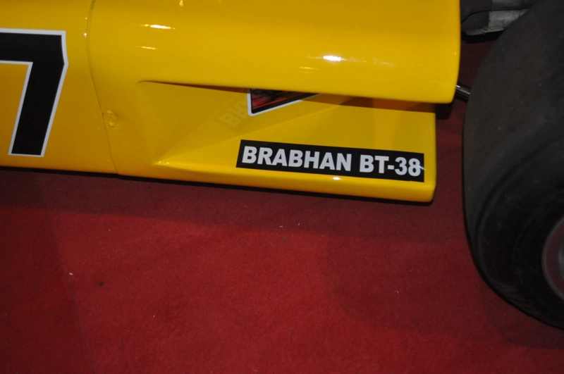 Brabham BT38 de F2 utilizada por Wilsinho Fittipaldi na temporada de 1972, exposta na 7ª edição do Velocult, entre 13 de março e 2 de abril no saguão do Conjunto Nacional, em São Paulo. Um detalhe, no carro, o nome foi escrito errado, com `n´ao invés de `m´. Foto: Marcos Júnior Micheletti/Portal TT 