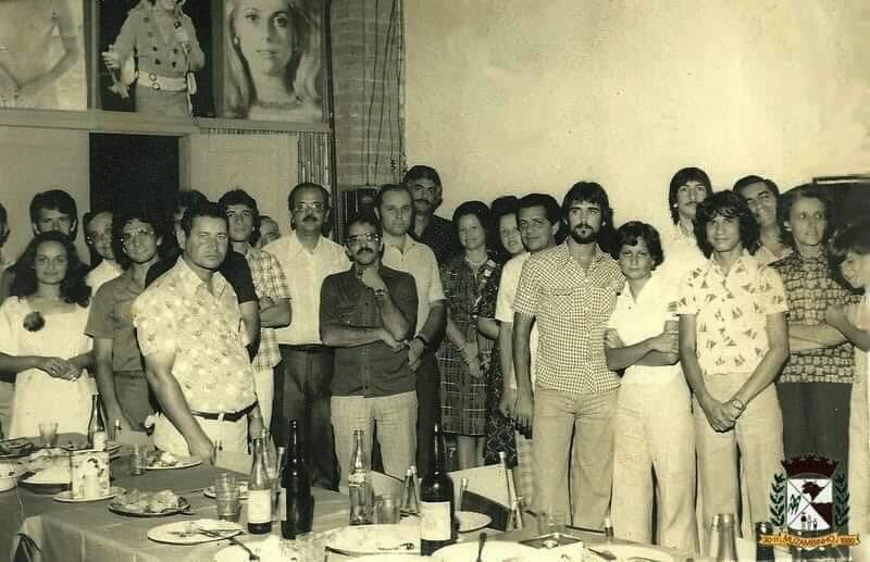 Muzambinhenses reunidos nos anos 70. Laudimiro é o de barba. Também aparecem José Ubaldo, casado com Maria Inês, e `Vardemá´Flamengo Anderson 