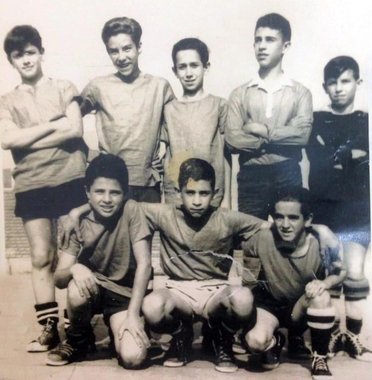 Muzambinho, anos 60. Em pé, da esquerda para direita: Elson de Paula, Carlinho Boca de Véia, Milton Coloro, Paulo Henrique Bonelli e pessoa não identificada. Agachados: Armandinho, Mirtinho Chupa Dedo e Ieié