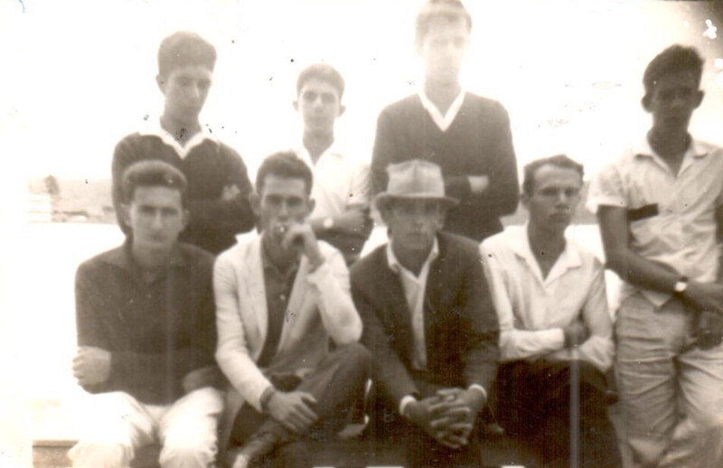 Jovens reunidos em Muzambinho, nos anos 60