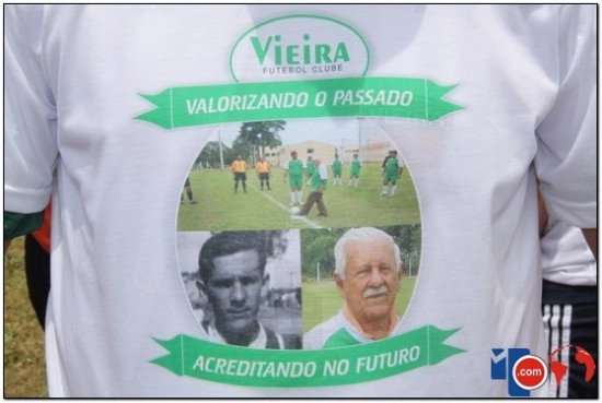 Em 22 de novembro de 2014, no Instituto Federal Sul de Minas, Campus Muzambinho, dia de homenagem a Corote. Até camisa comemorativa com um `antes e depois´foi feita ao craque. Foto: muzambinho.com